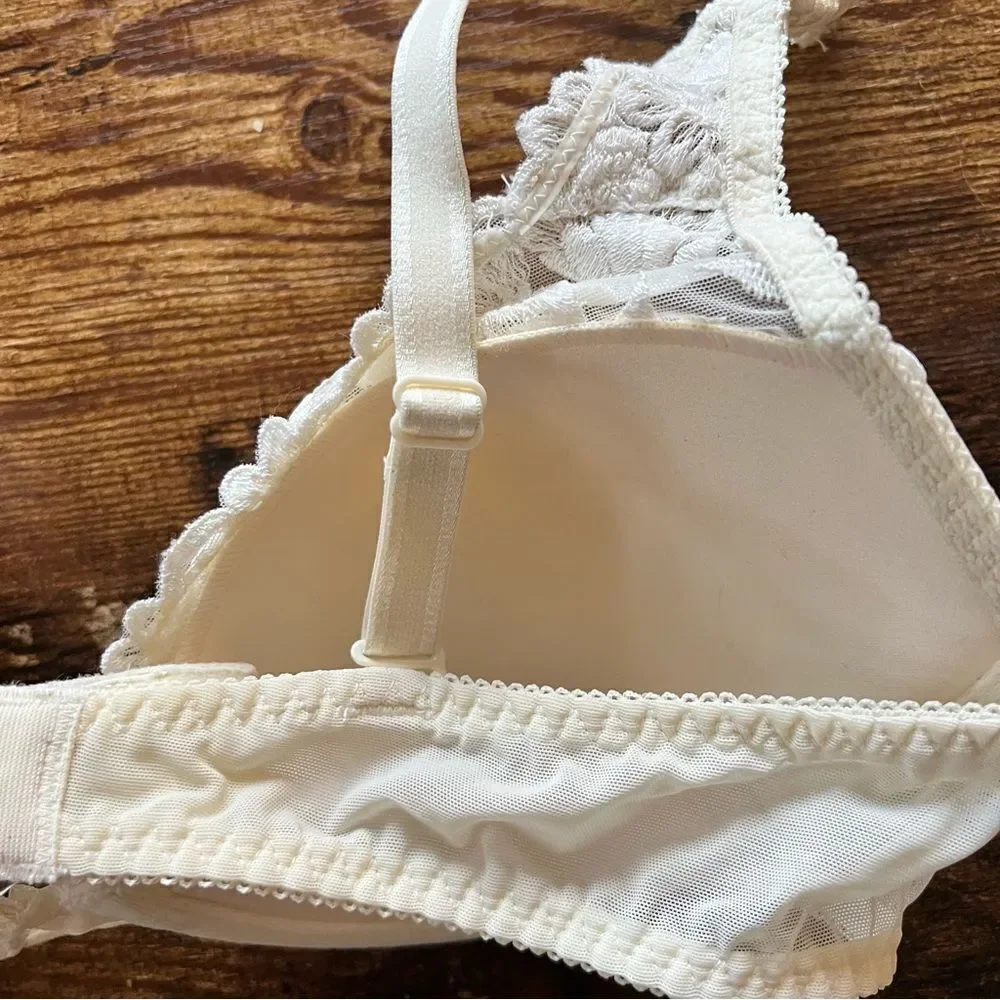 Vintage Wonderbra Cream Lace Underwire Padded Bra 36C